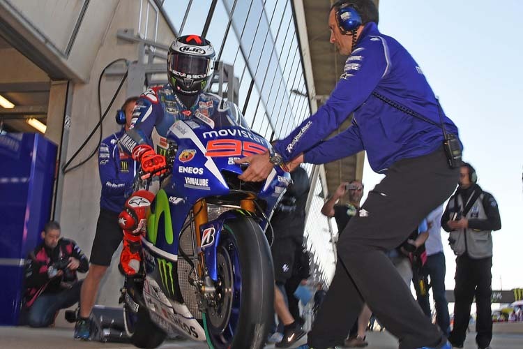 Jorge Lorenzo startet aus Reihe 1, während Yamaha-Teamkollege Rossi nur Platz 7 erreichte