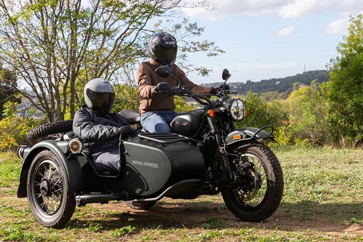 Changjiang Siberian Express 750: Motorradgespann mit einem Zweizylinder auf Basis einer Konstruktion von Kawasaki