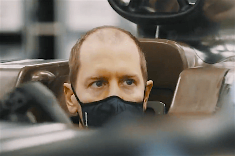 Sebastian Vettel bei der Sitzprobe im 2021er Aston Martin