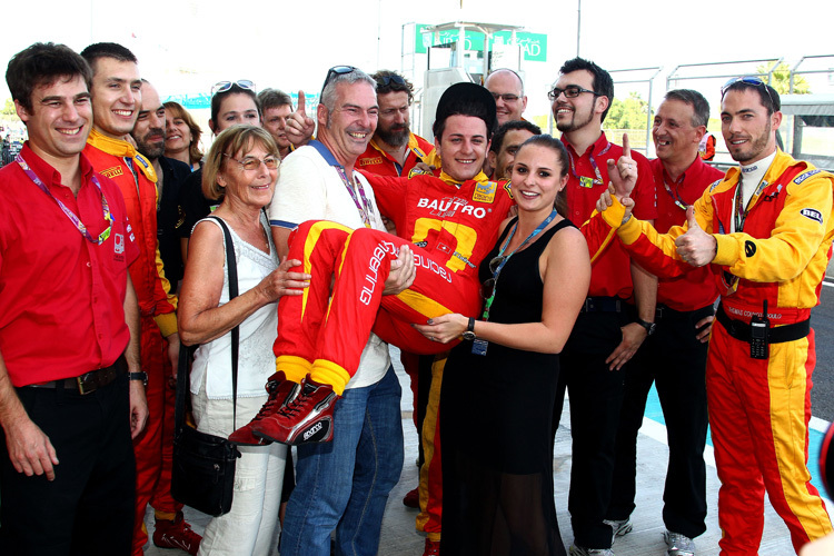 Fabio Leimer lässt sich in Abu Dhabi nach seinem GP2-Titel feiern