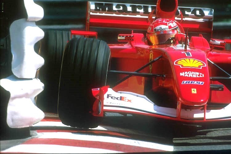 Michael Schumacher mit seinem Ferrari in Monaco