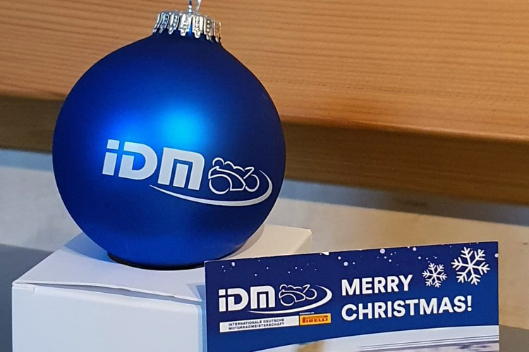 IDM-Promoter macht Geschenke