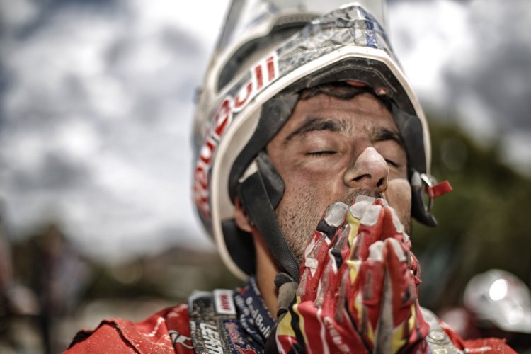 Die Motorradfahrer befinden sich bei der Rallye Dakar oft am Rande der Erschöpfung 