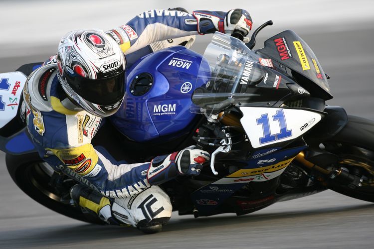 Doppelstarter Jörg Teuchert: Hier mit der Supersport Yamaha R6.