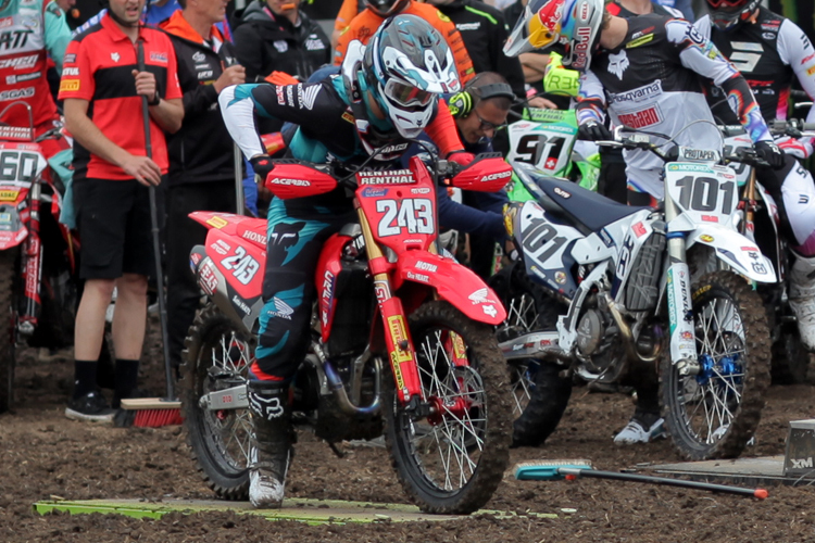 Tim Gajser mit dem 'redplate' des WM-Leaders