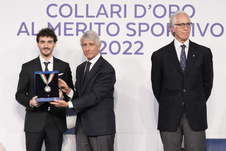 Pecco Bagnaia erhielt das Collare d’Oro von Sportminister Andrea Abodi