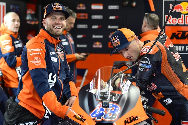 Brad Binder und Jack Miller in der KTM-Box