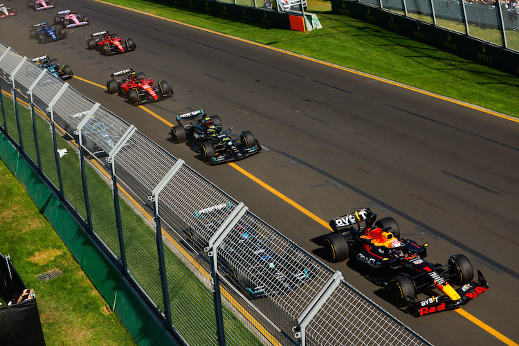 Australien-GP Max Verstappen gewinnt Chaos-Rennen / Formel 1