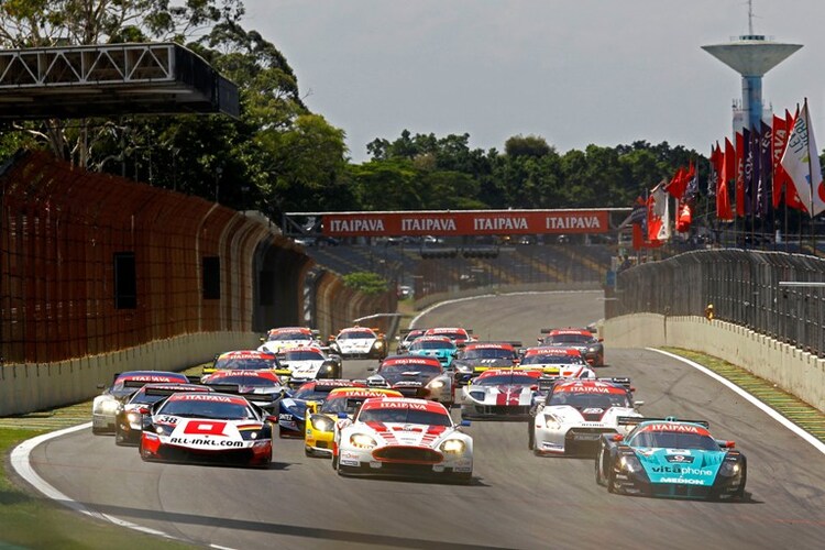 Die Startphase der FIA GT1 WM in Interlagos