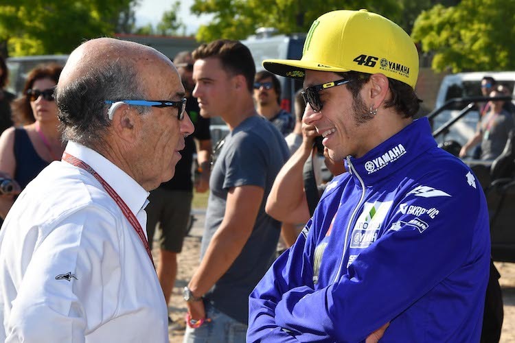 Dorna-CEO Carmelo Ezpeleta mit Valentino Rossi