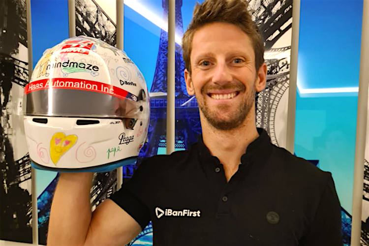 Der von den Kindern bemalte Helm von Romain Grosjean