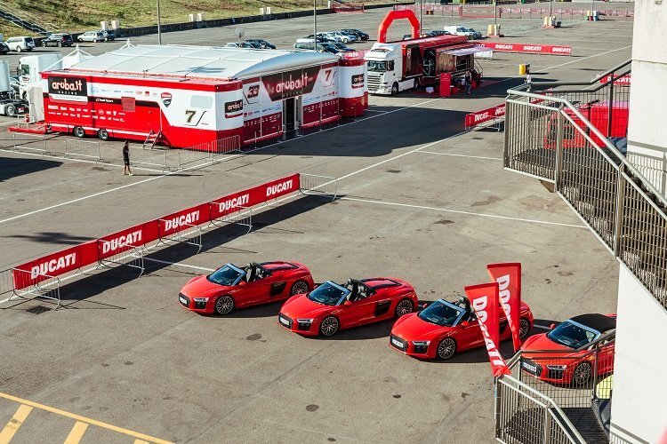 Audi-Cabriolets an einem Ducati-Event: Kommt ein Verkauf in nächster Zeit gar nicht zustande?