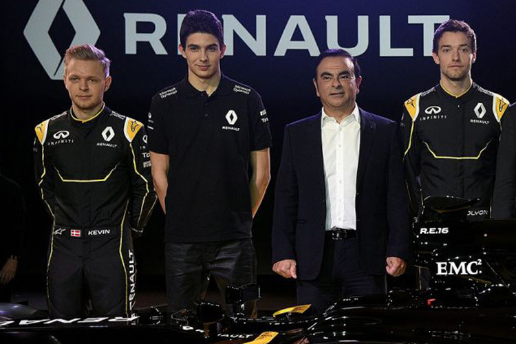 Renault-CEO Carlos Ghosn mit seinen Piloten (von links) Kevin Magnussen, Esteban Ocon und Jolyon Palmer