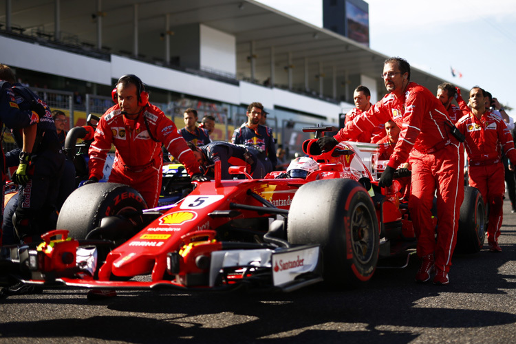 Sebastian Vettel vor dem Start zum Japan-GP