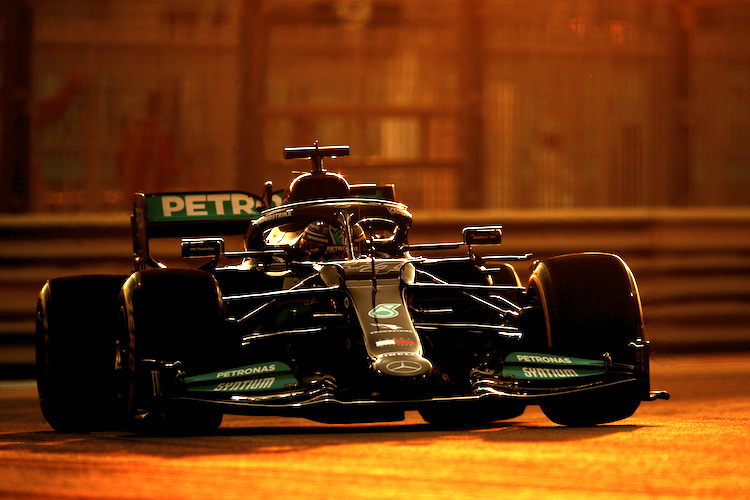 Lewis Hamilton gab im zweiten Training in Abu Dhabi das Tempo vor