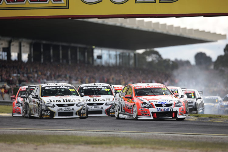 Immer gut für Spektakel: V8-Supercars, hier in Sandown