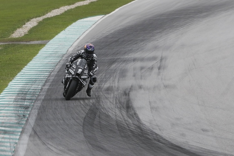 Martin auf kurzer Dienstfahrt auf dem Sepang-Circuit