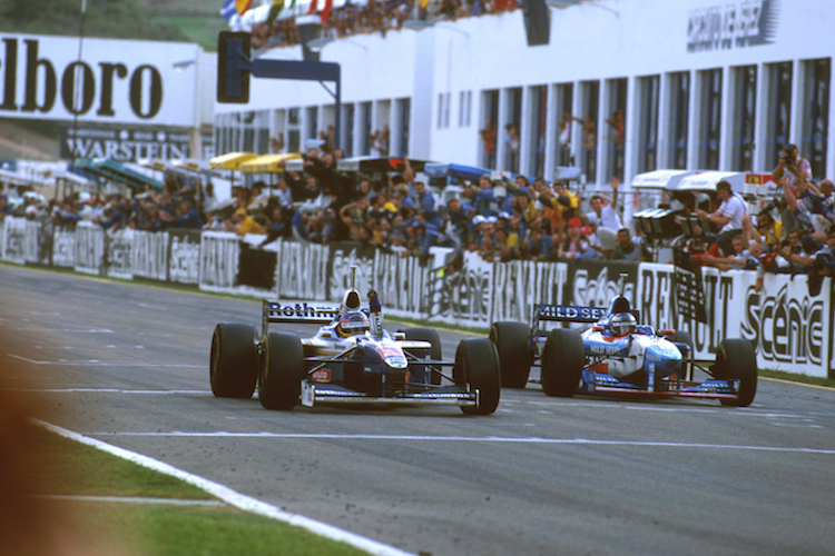 Beim letzten GP-Einsatz fehlten Gerhard Berger (im Bild mit Jacques Villeneuve) nur elf Hundertstel aufs Podium