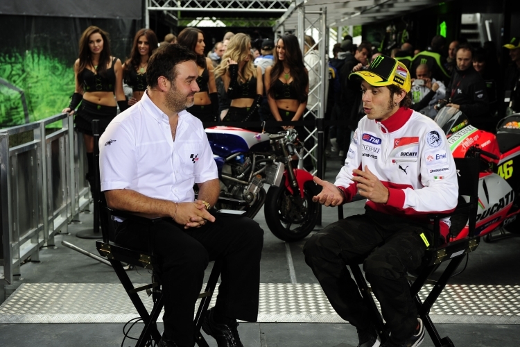 Valentino Rossi im Fernseh-Interview mit Gavin Emmett