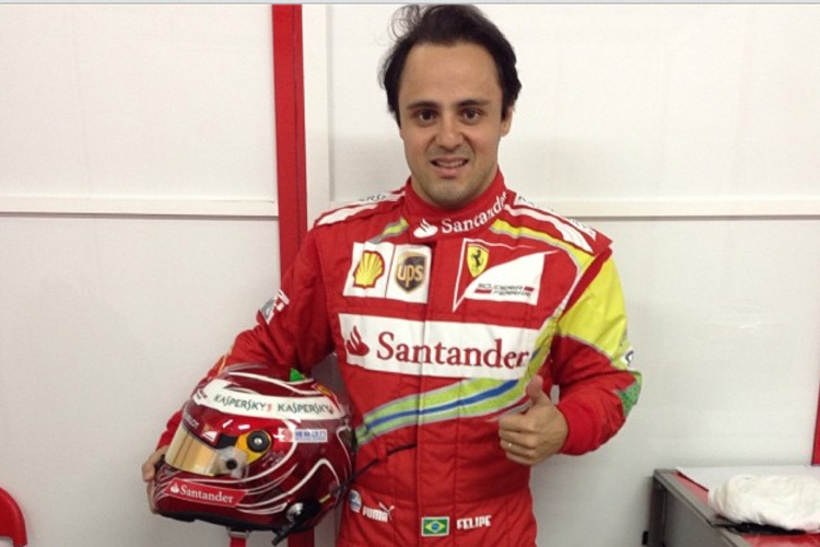 Felipe Massa mit besonderem Overall und rotem Helm