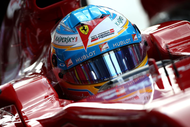 Ferrari-Star Fernando Alonso drehte im ersten freien Training zum Singapur-GP die schnellste Runde