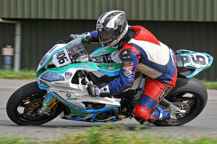 Michael Dunlop gewann das zweite Superbike-Open-Rennen