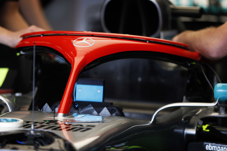 Zu Ehren von Niki Lauda hat Mercedes auch die Halo-Schutzbügel der Silberpfeile rot lackiert
