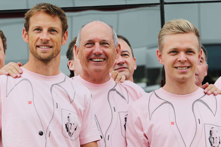 McLaren-Chef Ron Dennis mit Jenson Button und Kevin Magnussen