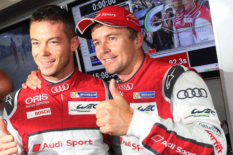 Marcel Fässler (re.) mit Teamkollege André Lotterer nach der erzielten Pole-Position beim 6h-Rennen am Nürburgring
