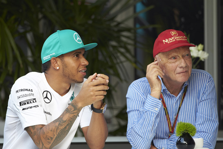 Lewis Hamilton und Mercedes-Vorstandschef Niki Lauda blicken entspannt auf den kommenden GP