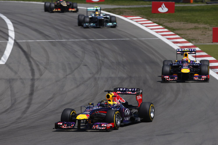 Sebastian Vettel vor Mark Webber und Lewis Hamilton