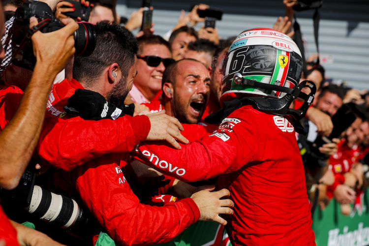 Ausser sich vor Freude: 2019 bescherte Leclerc dem Ferrari-Team den Heimsieg in Monza