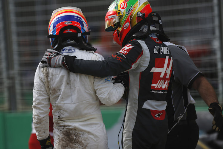 Alonso und Gutiérrez nach dem Crash