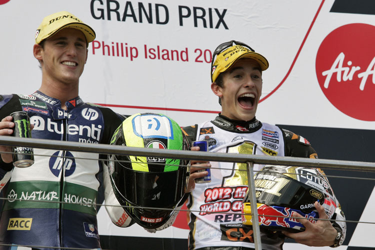 Sie fahren seit Kindsbeinen gegeneinander: Pol Espargaró und Marc Márquez (re.), hier nach dem entschiedenen Titelduell in der Moto2-WM 2012