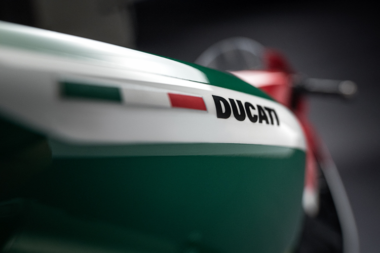 Das V4-Superbike von Ducati leitet sich von der MotoGP-Maschine ab