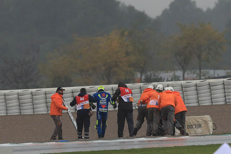Andrea Iannone nach dem Crash im ersten Rennen