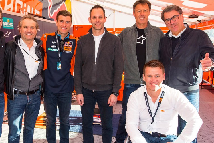 KTM-CEO Stefan Pierer (rechts) und Motorsport-Direktor Pit Beirer waren bei der 'triple crown'-Premiere vor Ort 