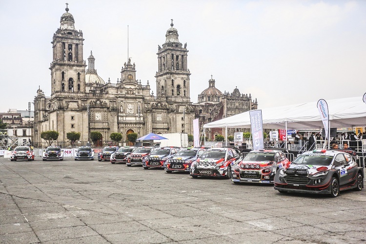 Die Startformation zur Rallye Mexiko