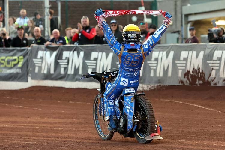 Bartosz Zmarzlik gewinnt in Manchester