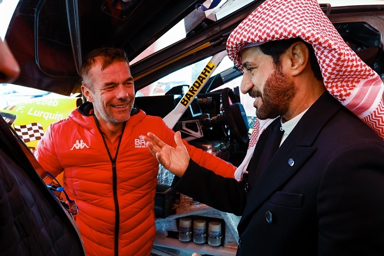 Sébastien Loeb mit FIA Präsident Mohammed Ben Sulayem