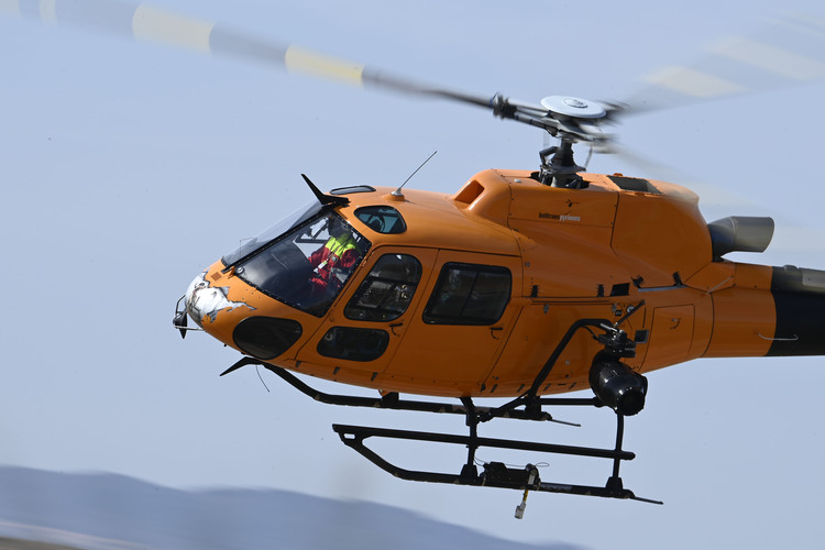 Der TV-Helikopter liefert hervorragende Bilder von der Rennstrecke