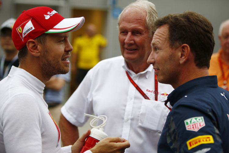 Sebastian Vettel (links) und Christian Horner (rechts) mit Red-Bull-Rennchef Dr. Helmut Marko
