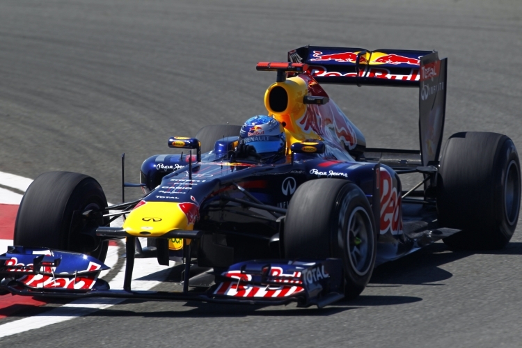 Vettel sammelt Pole-Positionen in Serie