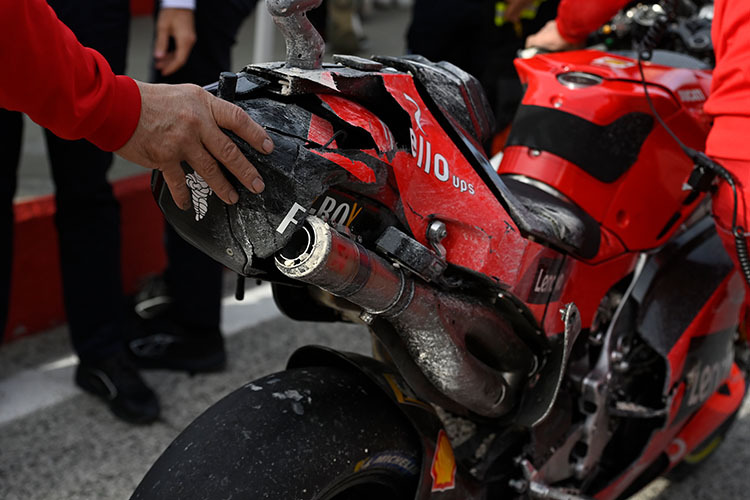 Die demolierte Ducati von Miller