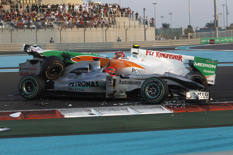 1. Runde: Liuzzi parkt auf Schumacher