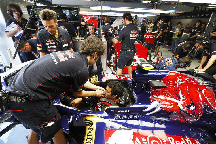 Daniel Ricciardo macht sich zum Abschlusstraining bereit