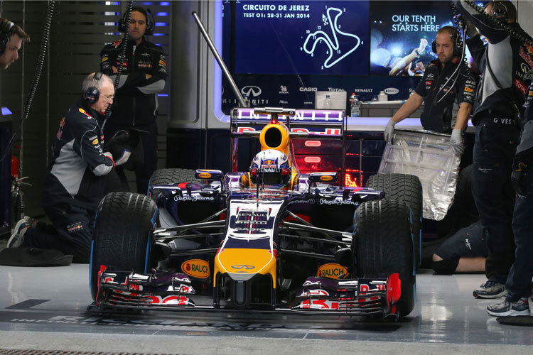 Daniel Ricciardo hofft, dass er in Bahrain weniger Zeit in der Box und mehr auf der Strecke verbringen wird