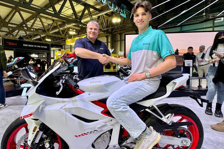 Fix-Phillip-Tonn-in-Sportbike-WM-mit-Kove-Werksbike