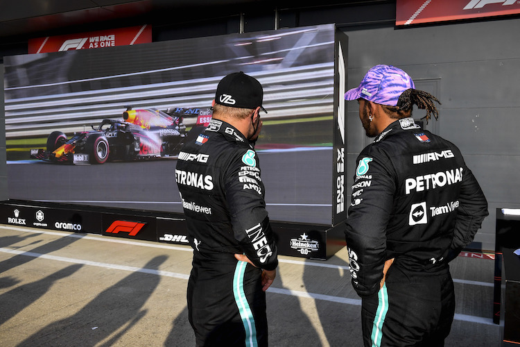 Valtteri Bottas und Lewis Hamilton haben die Konkurrenz fest im Blick