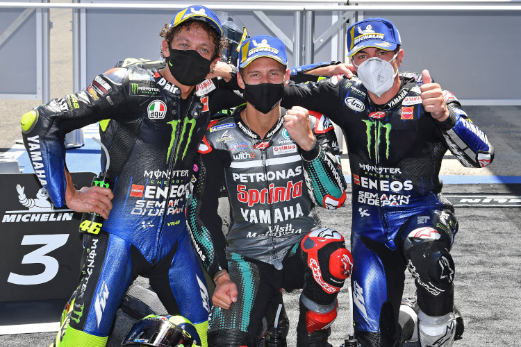 Beim zweiten Jerez-GP war die Yamaha-Welt noch in Ordnung: Valentino Rossi, Sieger Fabio Quartararo und Maverick Viñales 